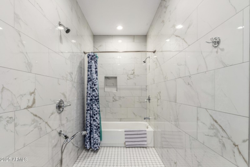 Guest House Full Bathroom
