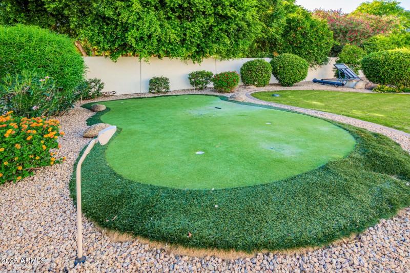 Large Putting Green