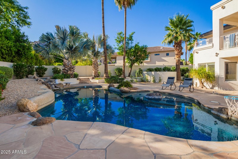 Large Diving Pool