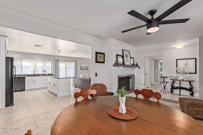 5337 E Gelding Living Room View to Kitch