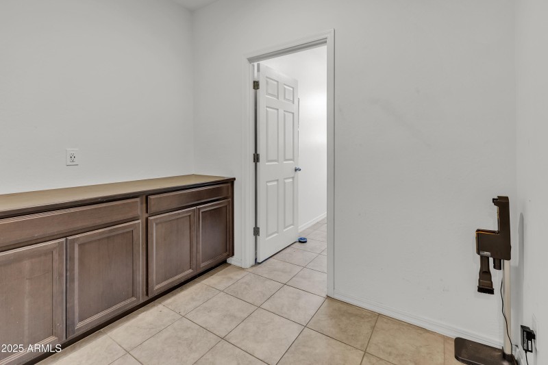 12375_W_Whyman_Ave8