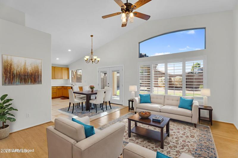 7-web-or-mls-Plata-07 - Living Room - St