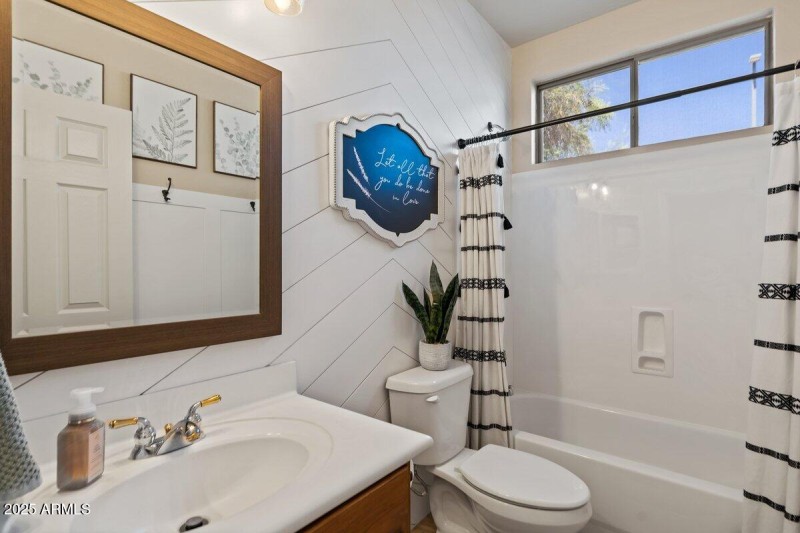 Full bath 2 (3)
