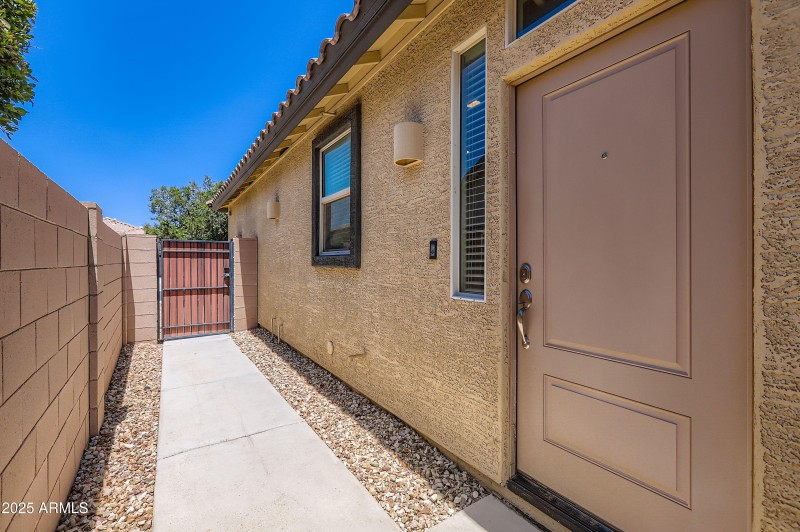7665 W Fetlock Trail - MLS Sized - 020 -