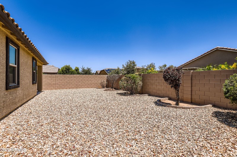 7665 W Fetlock Trail - MLS Sized - 028 -