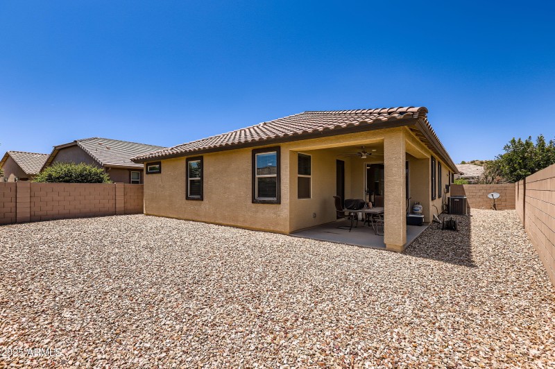 7665 W Fetlock Trail - MLS Sized - 029 -