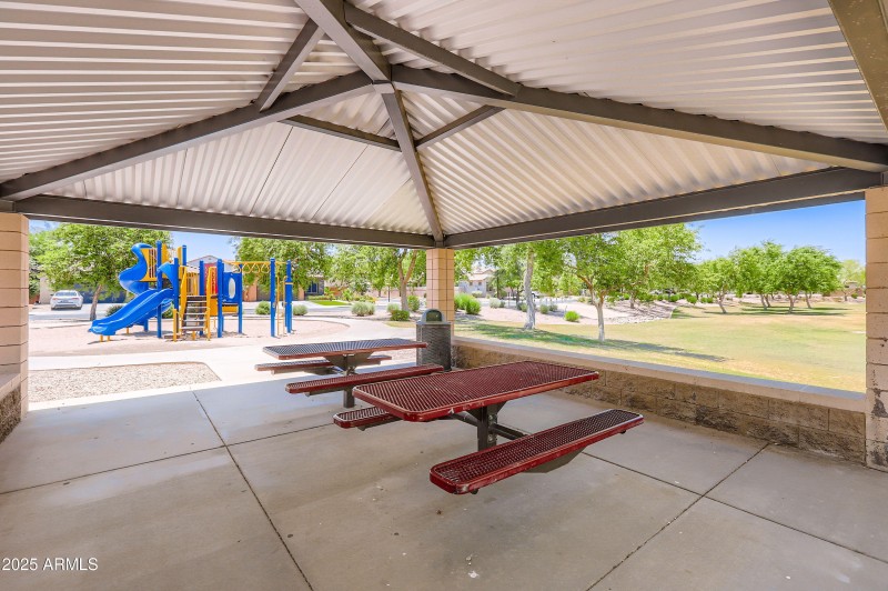 7665 W Fetlock Trail - MLS Sized - 031 -