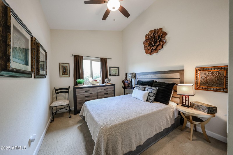 Queen guest room
