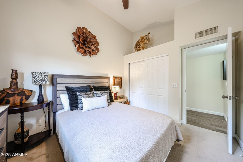 queen guest room