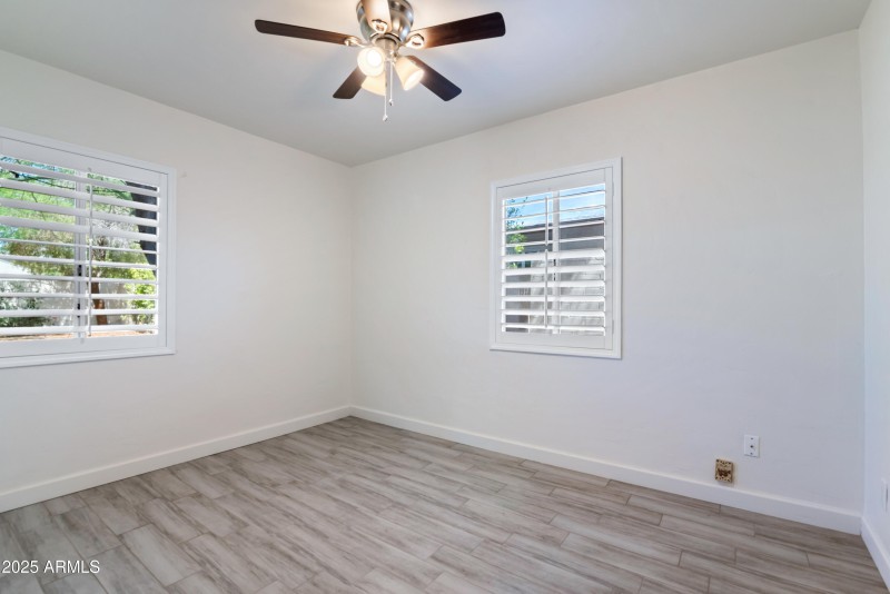 18_9520 n central ave-18