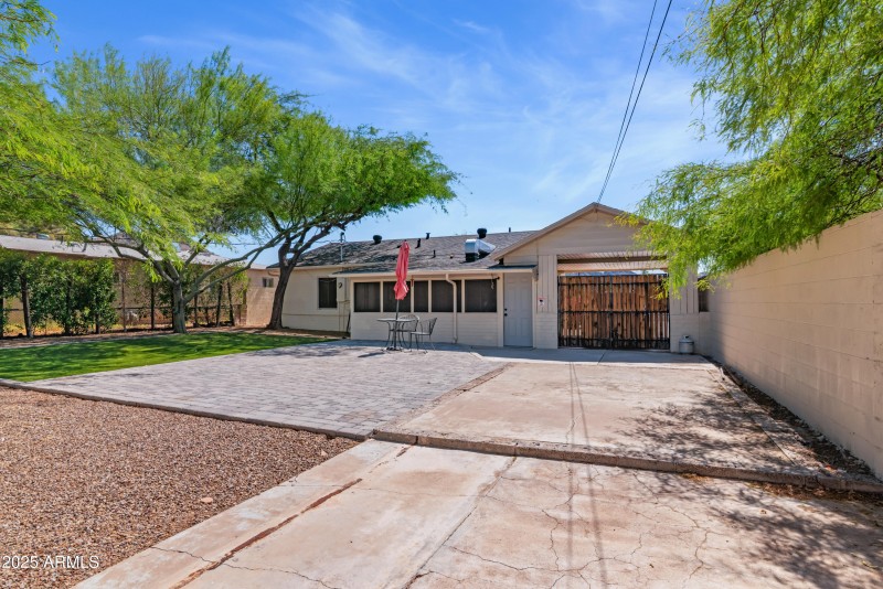 27_9520 n central ave-27