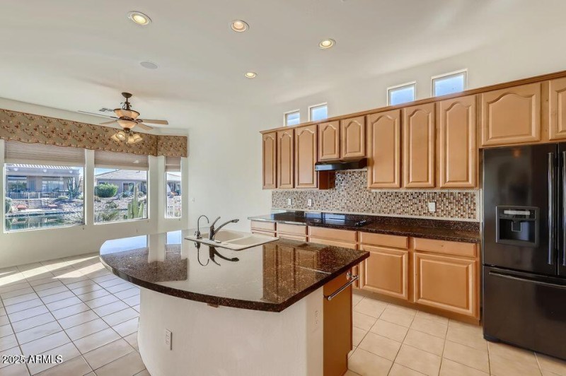 Sandpiper kitchen and eating area