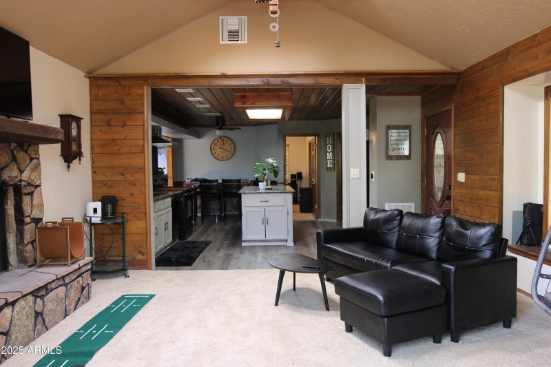 Frontroom3