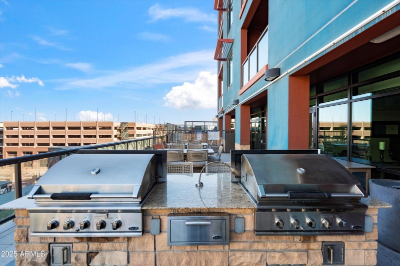 35-Grill Deck