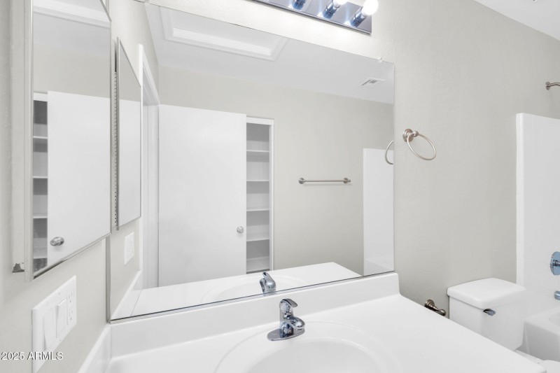 2605 W Darrel Rd-30