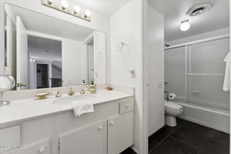 25-Bathroom