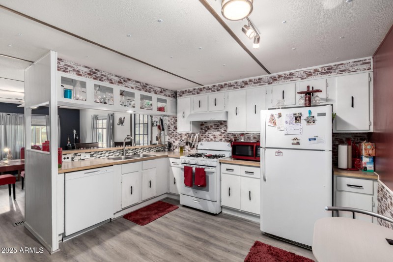 17 - Broadway 9302