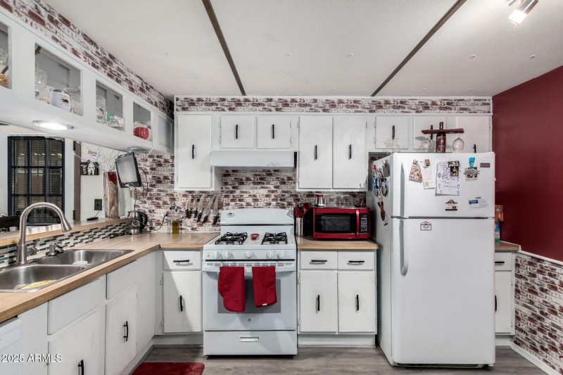 19 - Broadway 9302