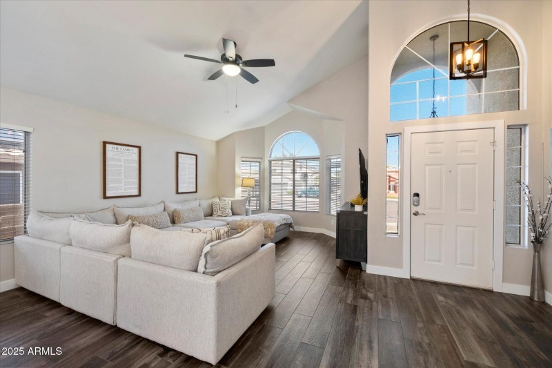19002 N 25th Pl - Living Room
