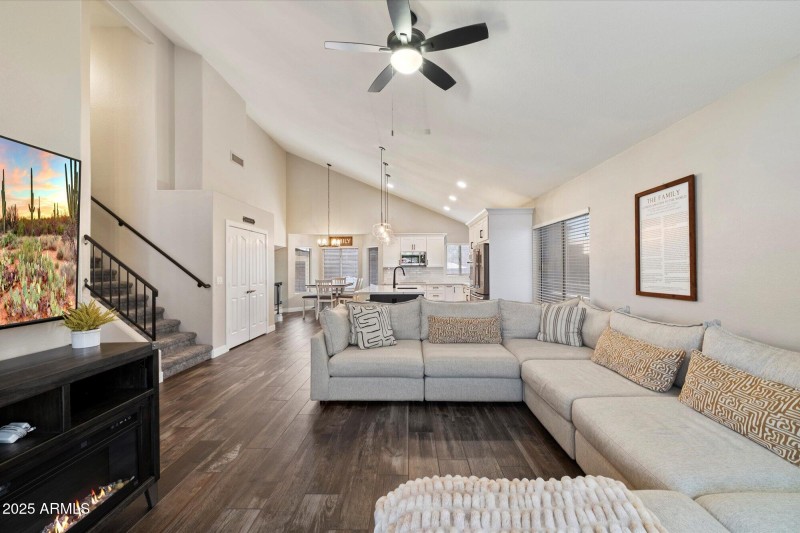 19002 N 25th Pl - Living Room