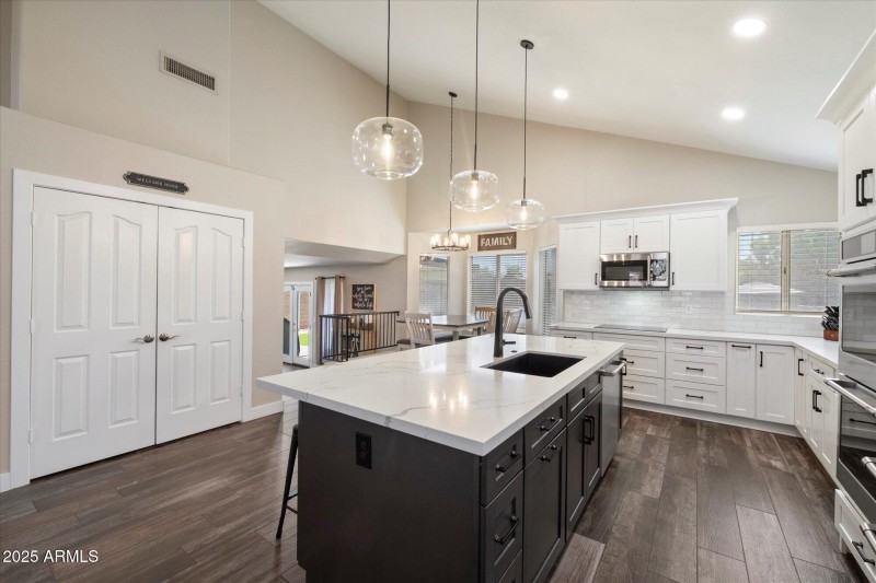 19002 N 25th Pl - Kitchen