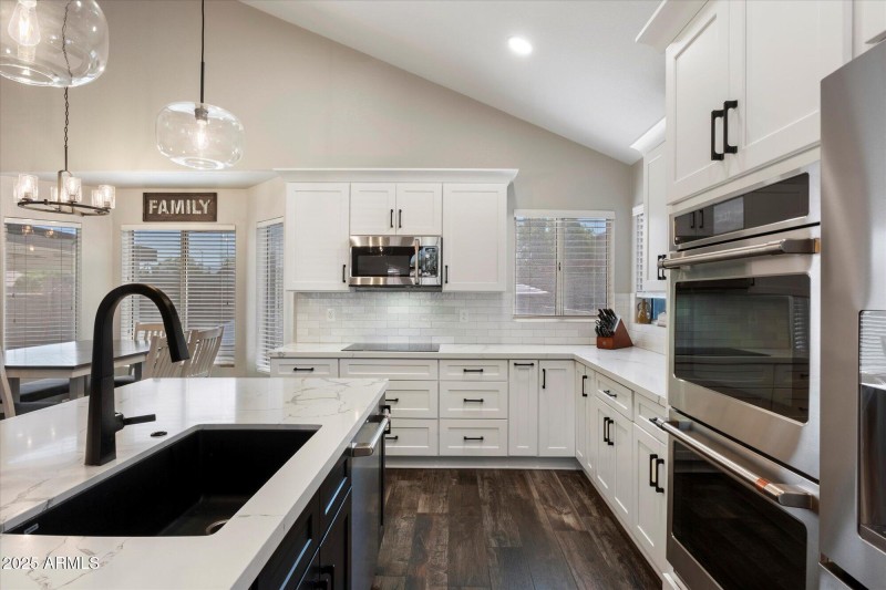 19002 N 25th Pl - Kitchen