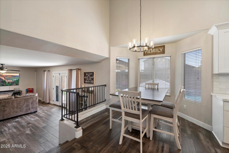 19002 N 25th Pl - Breakfast Nook
