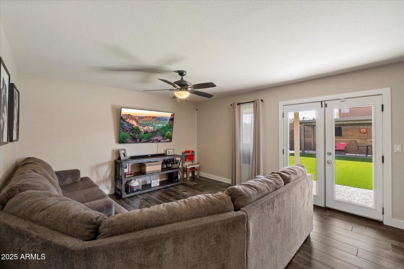 19002 N 25th Pl - Family Room