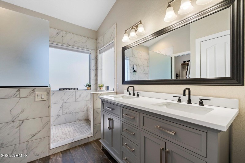 19002 N 25th Pl - Primary Bathroom