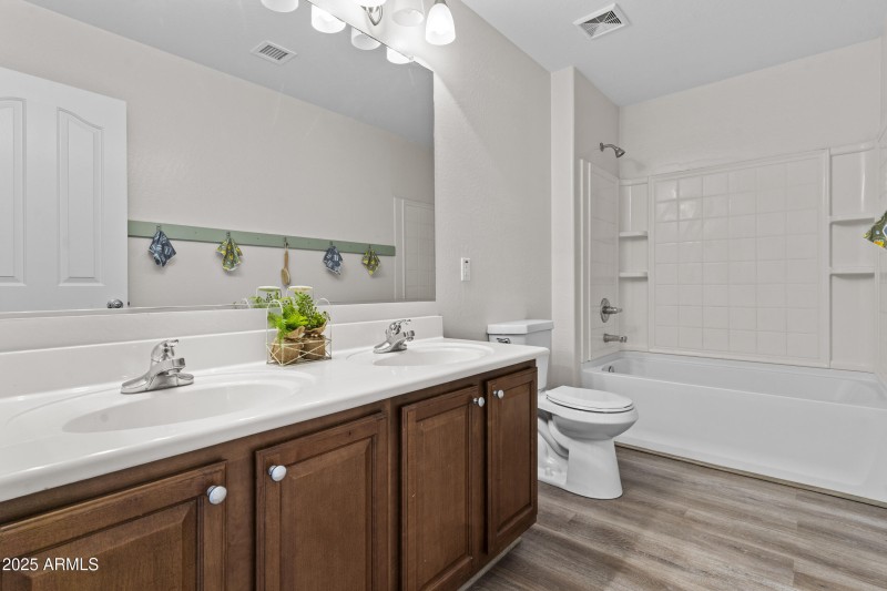2nd Fl Guest Full Bath