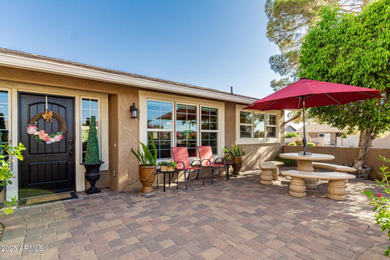 1087 FrontPatio