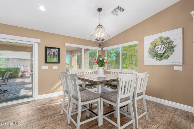 1087 Dining