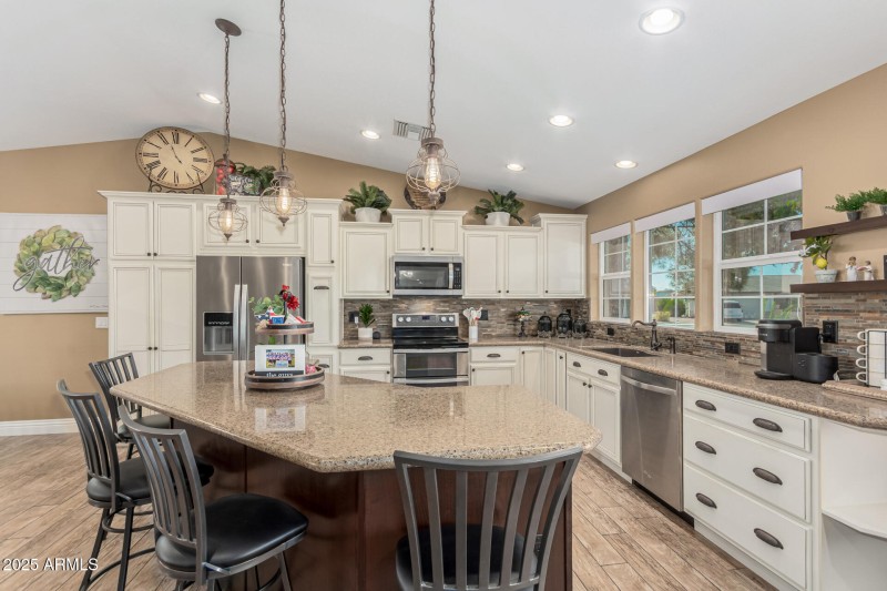 1087 Island Kitchen