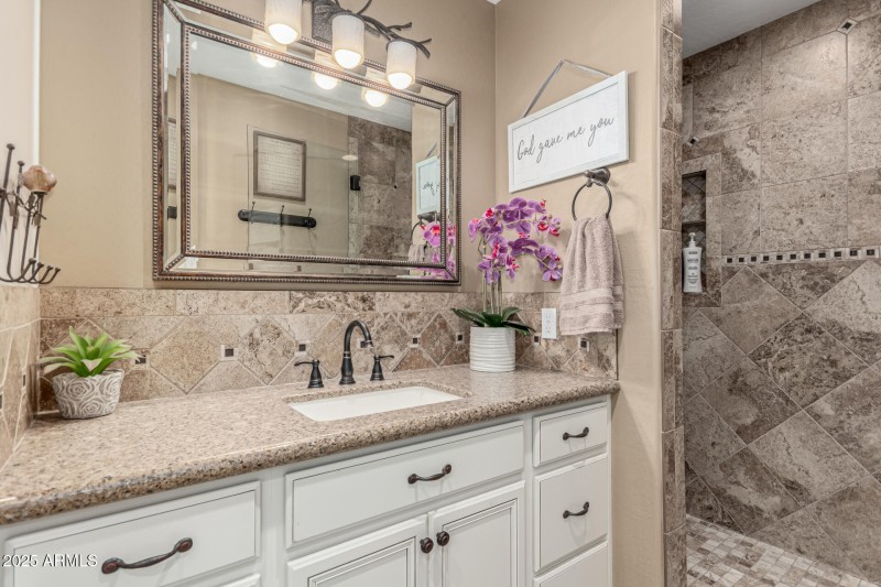 1087 Guest Bath