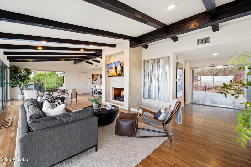 Beautiful Great Room and Entryway