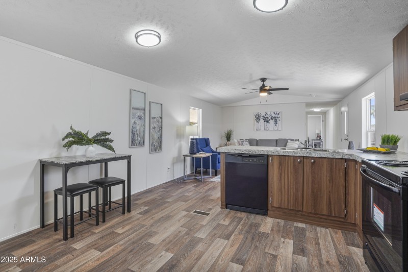 Eat-in Kitchen