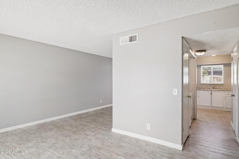 2-web-or-mls-3605-w-bethany-home-rd-7