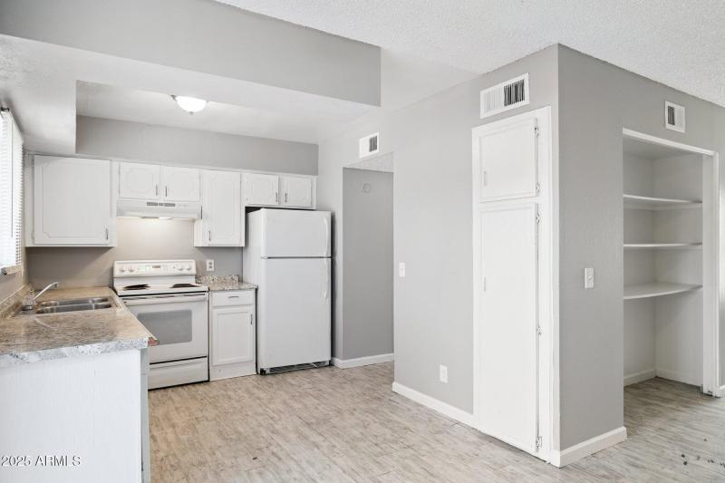 6-web-or-mls-3605-w-bethany-home-rd-7