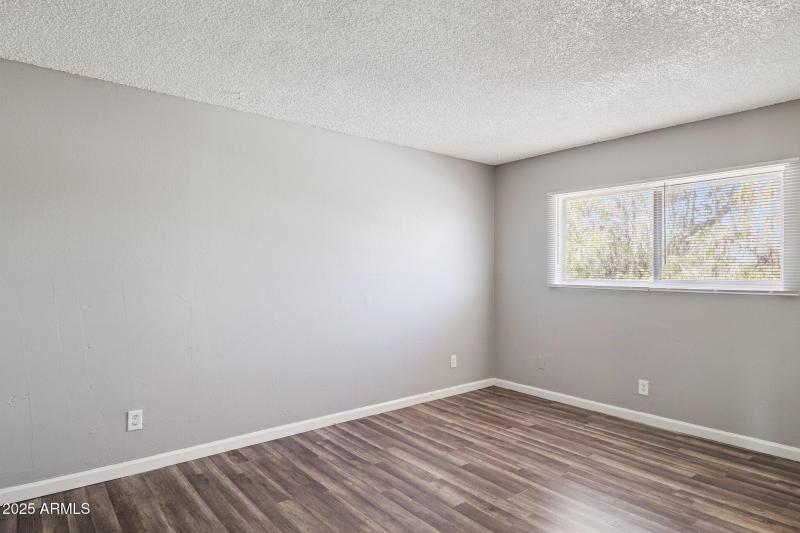 10-web-or-mls-3605-w-bethany-home-rd-7