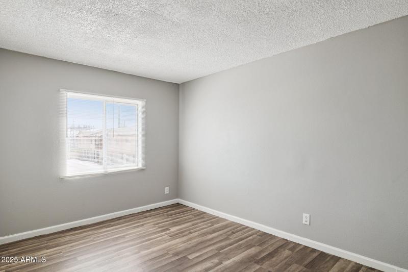 14-web-or-mls-3605-w-bethany-home-rd-7