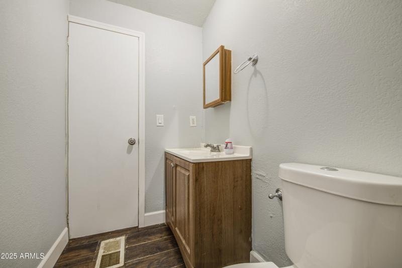 Bathroom 2-pic 2