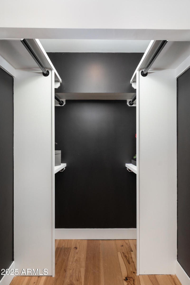 CLOSET