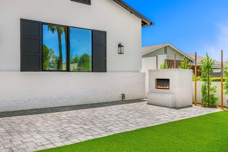 front patio lounge