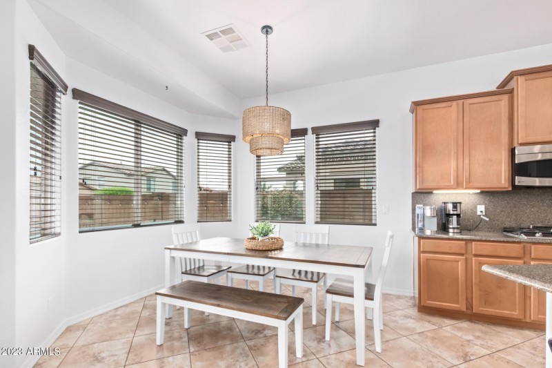 Eat-in Kitchen