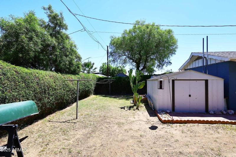 Backyard-Storage Shed2