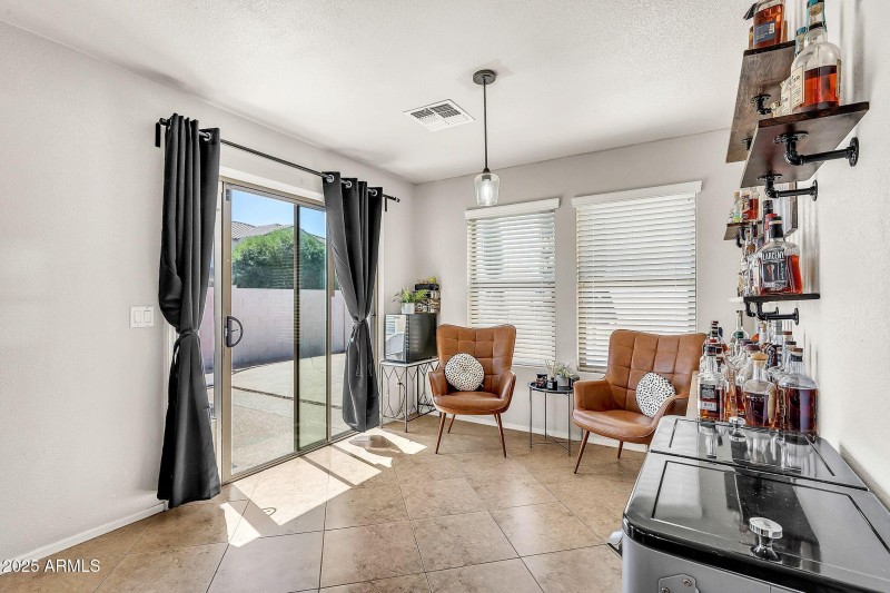 1147 E Harvest Rd-6