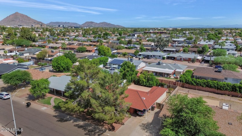 8140 E Mitchell Dr-large-001-007-8140 E