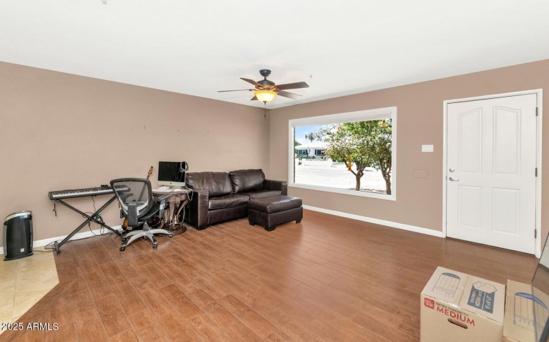 8140 E Mitchell Dr-large-009-036-8140 E