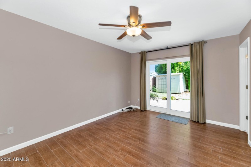 8140 E Mitchell Dr-large-016-022-8140 E