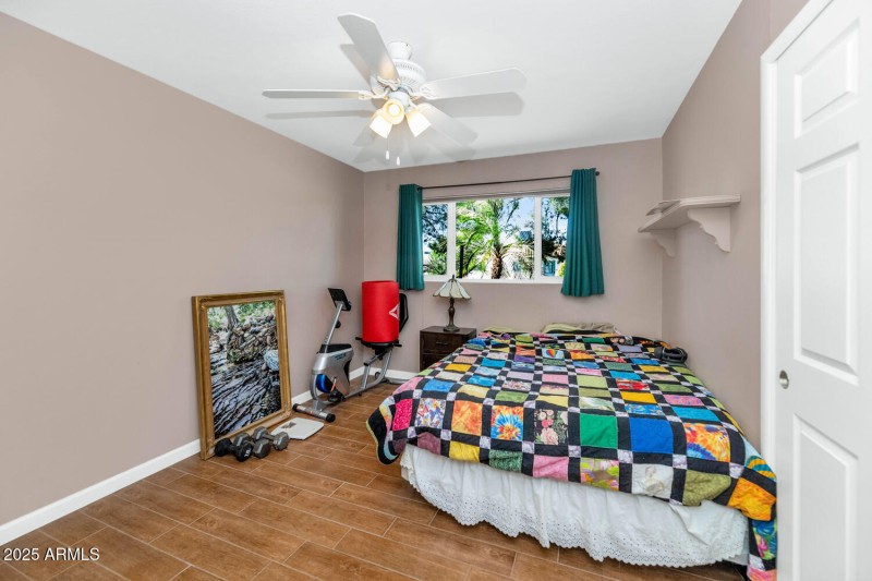 8140 E Mitchell Dr-large-020-028-8140 E
